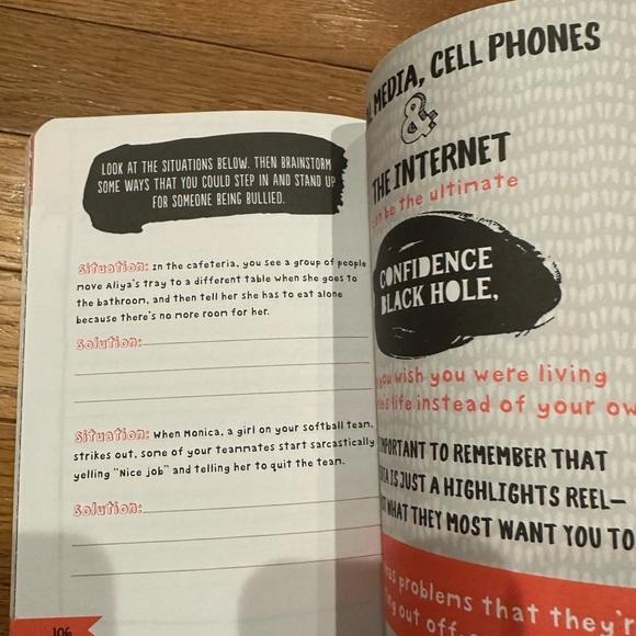 A notebook - Picture 4 of 4